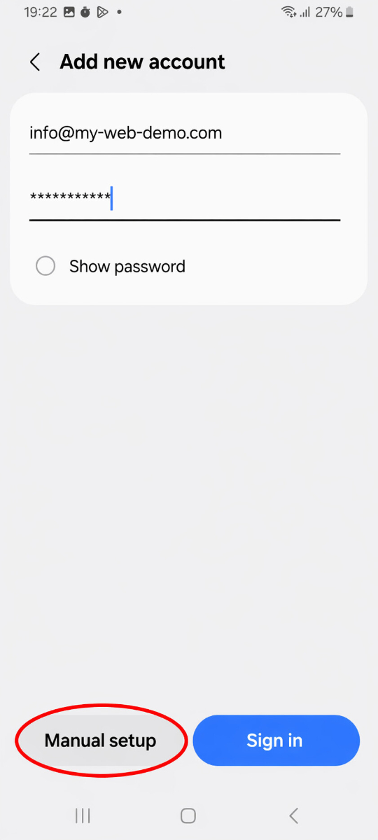 Samsung E-Mail App mit Eingabefeldern für E-Mail-Adresse und Passwort sowie der Schaltfläche Manuelles Setup